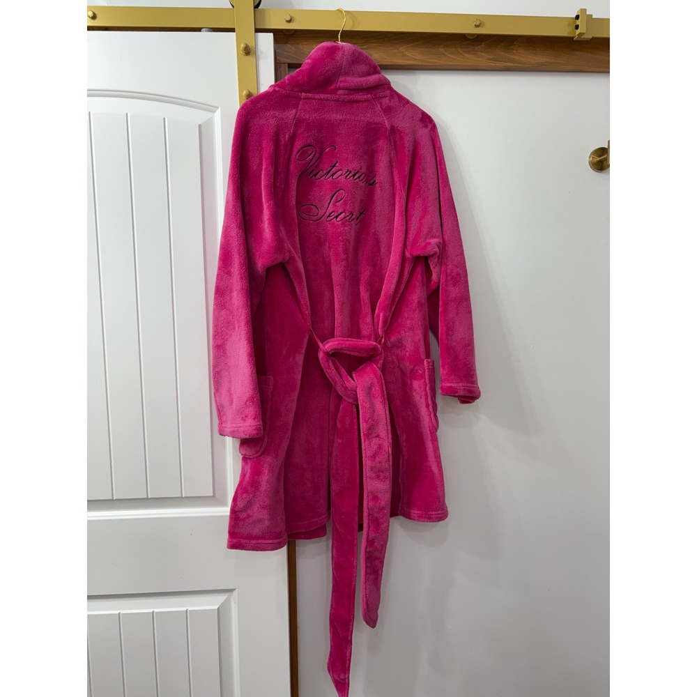 VICTORIA SECRET HOT PINK FLUFFY
PLUSH SHORT COZY ROBE MONOGRAM SIZE M/L - Picture 2 of 3